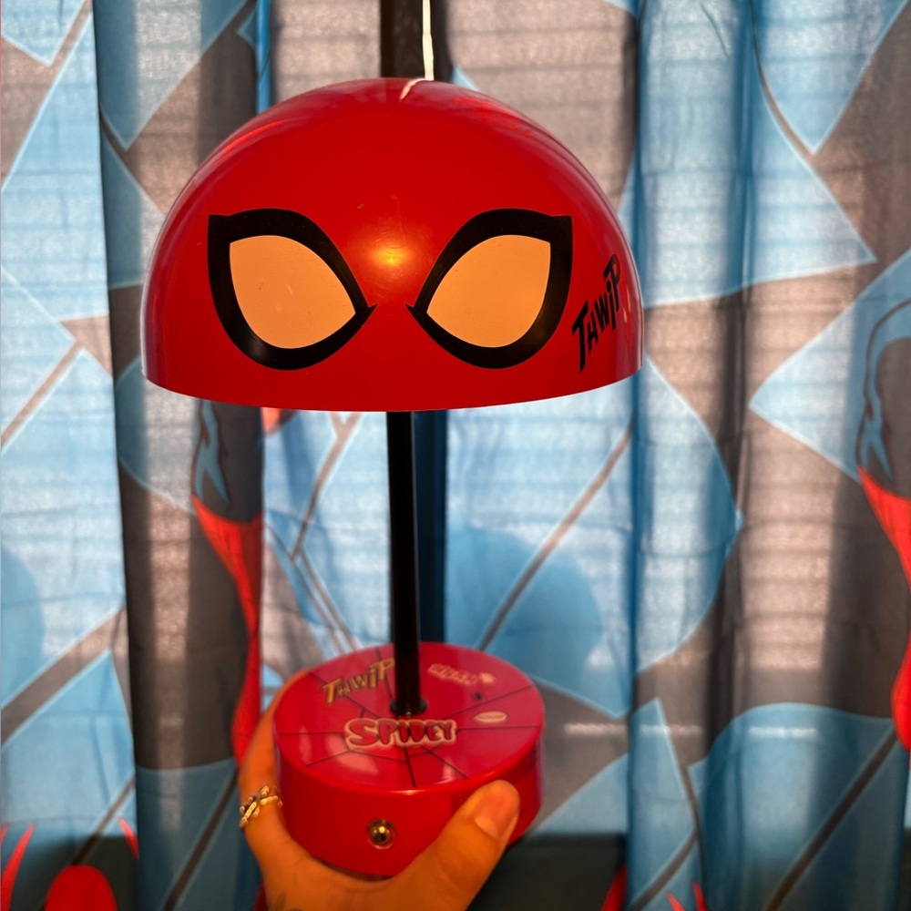 Red Spider-Themed Lamp